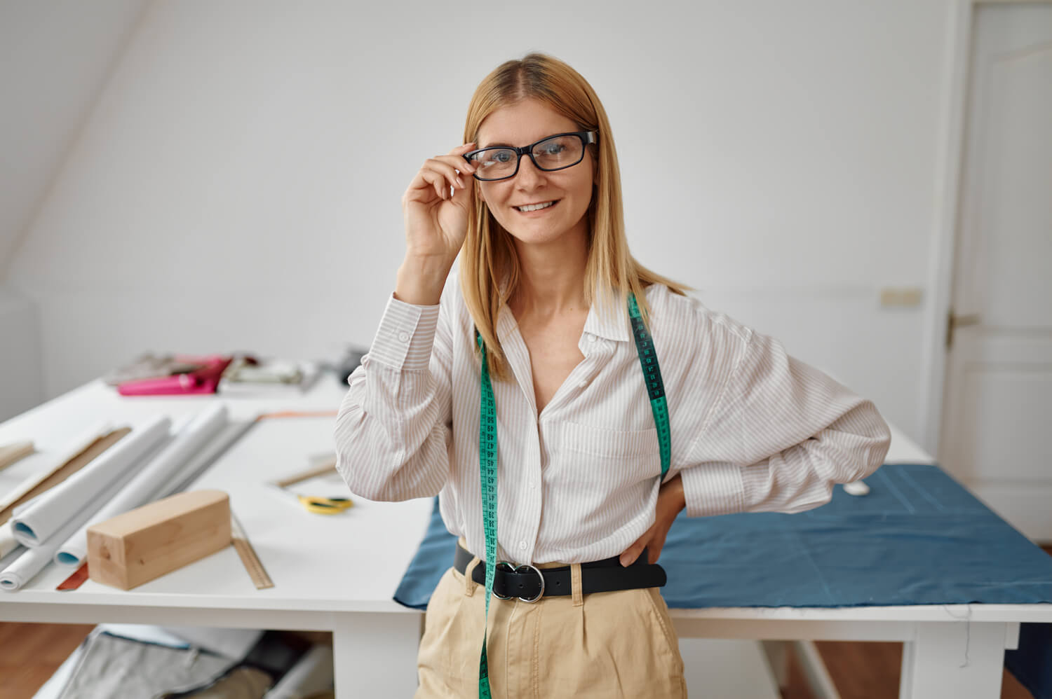 seamstress-in-glasses-at-her-workplace-in-workshop-LGEPNAG.jpg